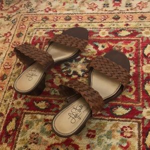 Perfect Tan/Brown Weave strap sandals, kitten heel